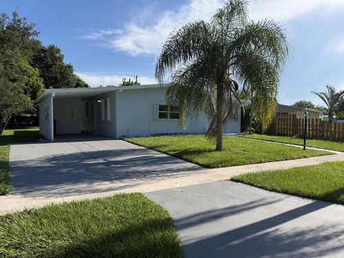 111 Se Castana Ct, Port St. Lucie, FL, 34983-8428 | Card Image