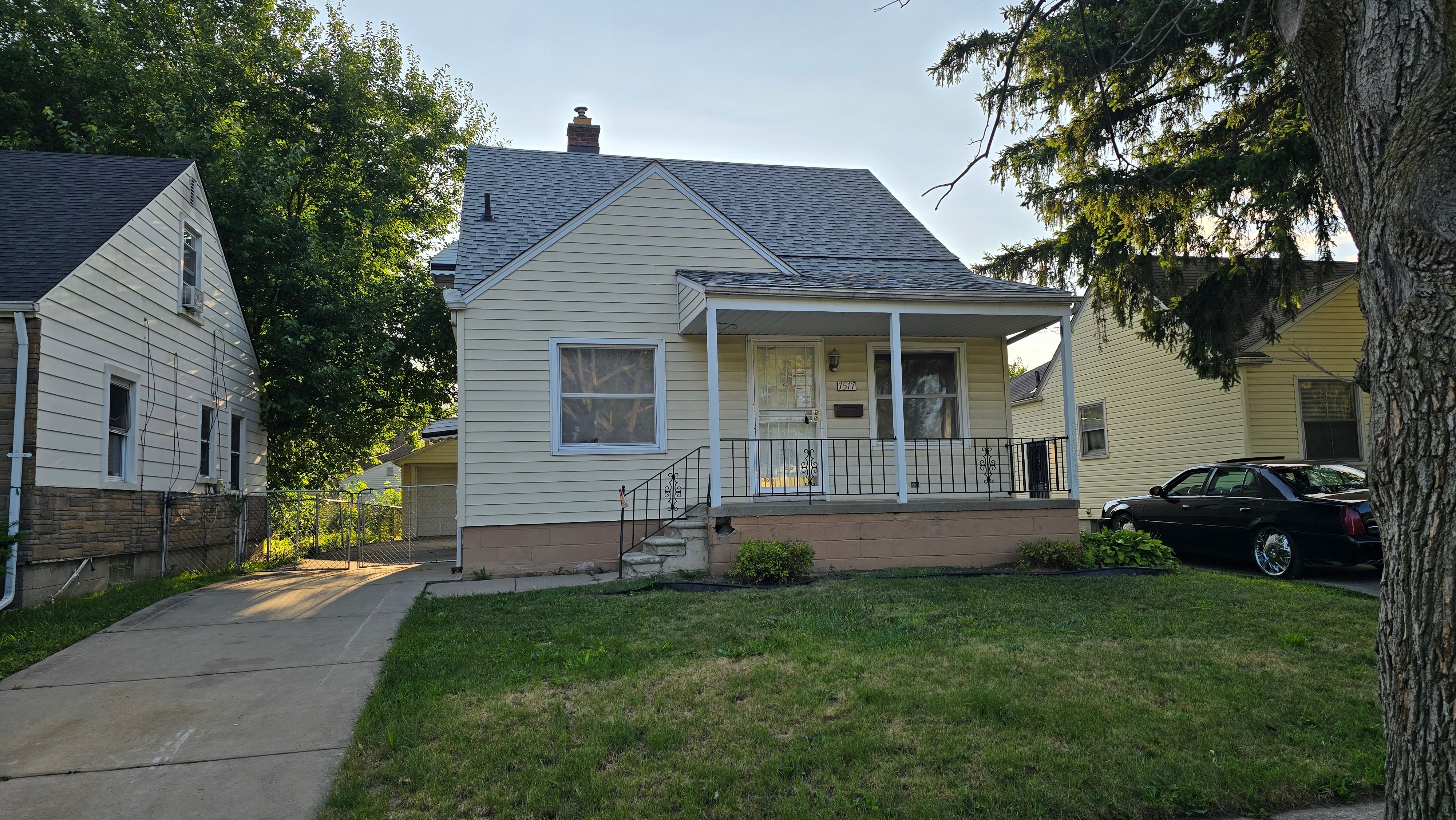 Dolphin , Redford, MI 48239