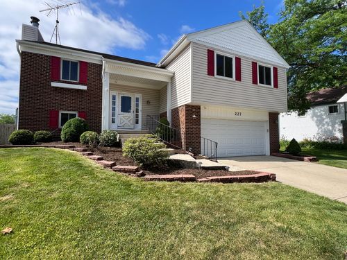 227 Augusta Dr, Vernon Hills, IL, 60061-2033 | Card Image