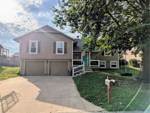 836 Sw Lee Ann Dr, Grain Valley, MO, 64029-9384 | Card Image