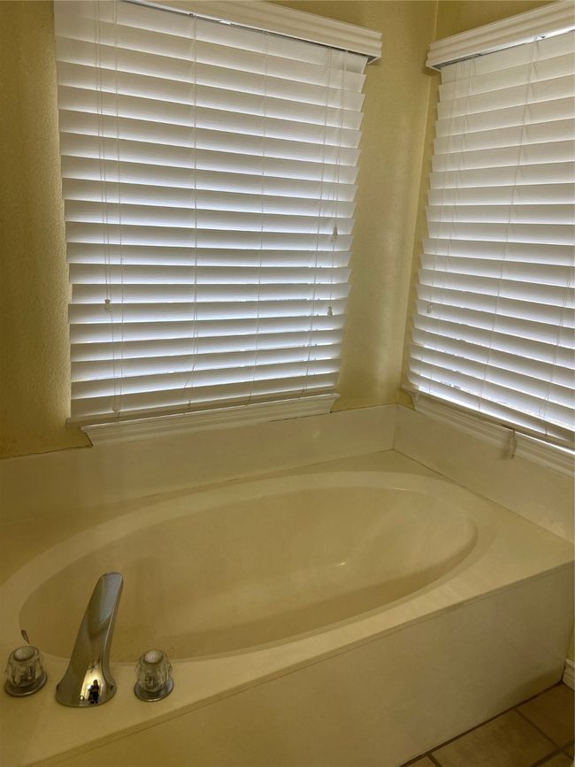 1102 N Main St, House other with 3 bedrooms, 2 bathrooms and null parking in Leonard TX | Image 16