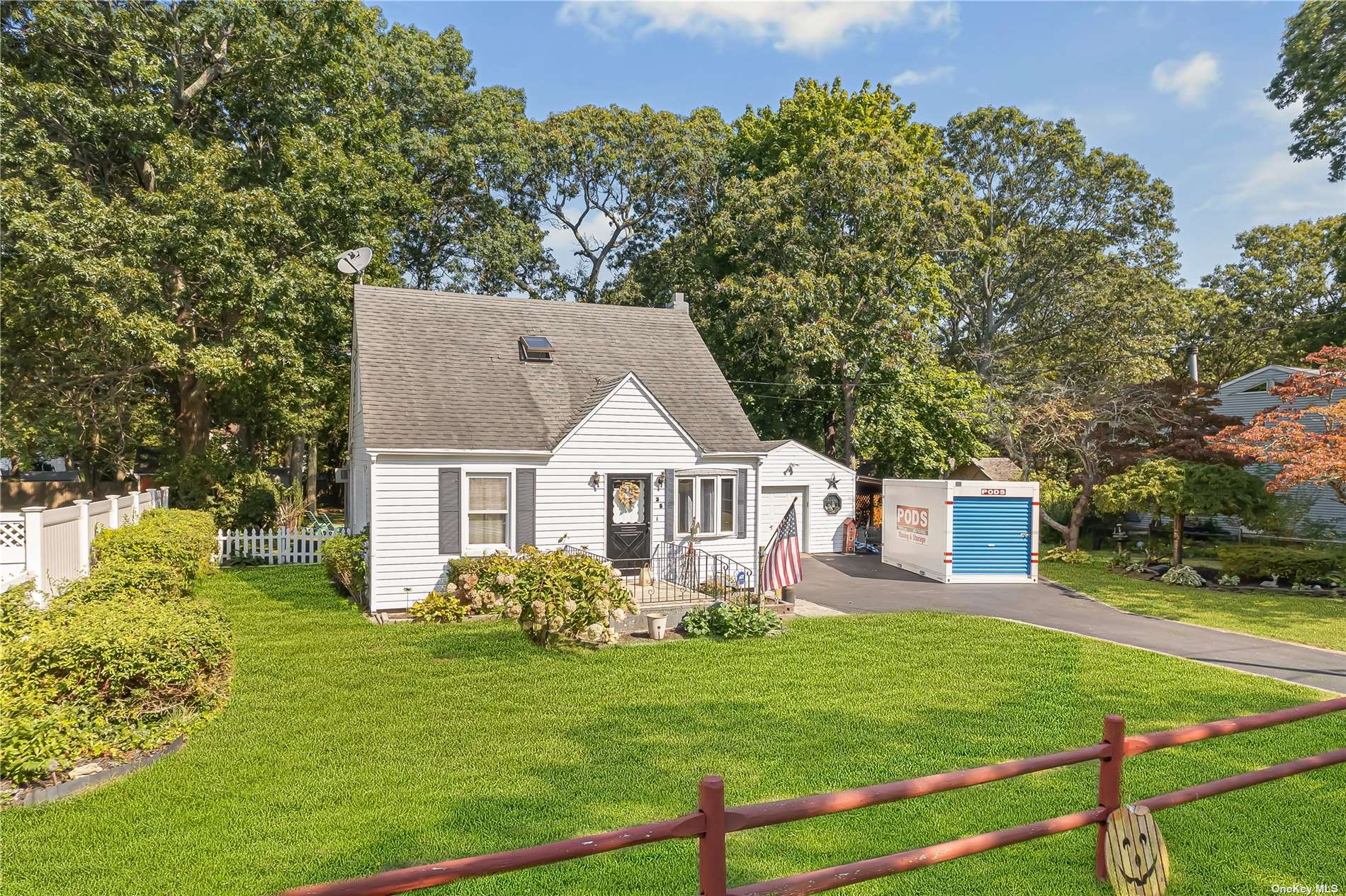 Ozark St, Ronkonkoma, NY 11779