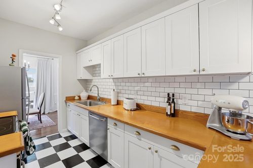 5913 Quail Hollow Rd, Charlotte, NC, 28210-5034 | Card Image