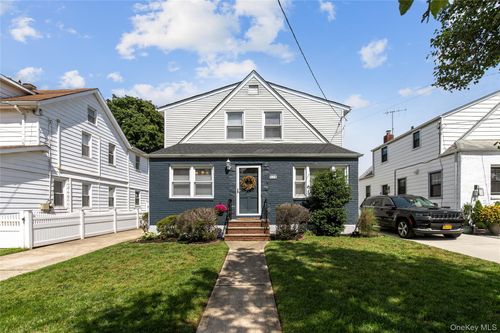 529 7th Ave, New Hyde Park, NY, 11040-5424 | Card Image