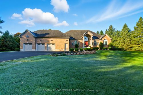 4058 Maddaugh Rd, Puslinch, ON, N0B2J0 | Card Image