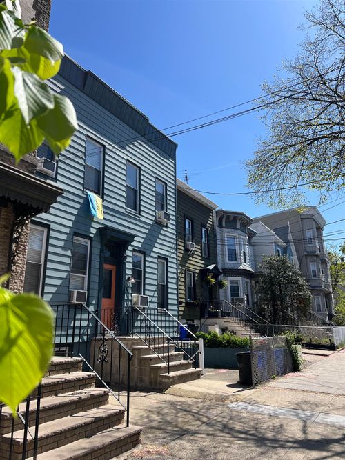 1r-96 Reservoir Ave, Jersey City, NJ, 07307-2436 | Card Image