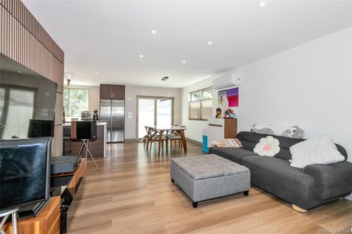 65 Oak Ridge Ln, Albertson, NY, 11507-1437 | Card Image