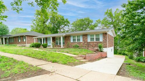 1226 Wissmann Dr, Ballwin, MO, 63011-4363 | Card Image