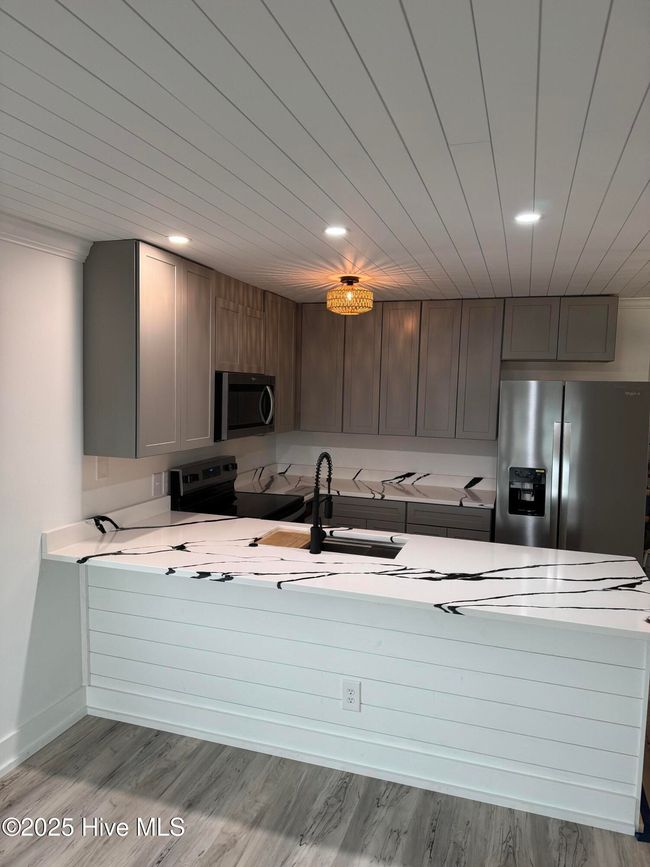 APT-1 - 519 Canal Dr, Condo with 2 bedrooms, 2 bathrooms and null parking in Carolina Beach NC | Image 4
