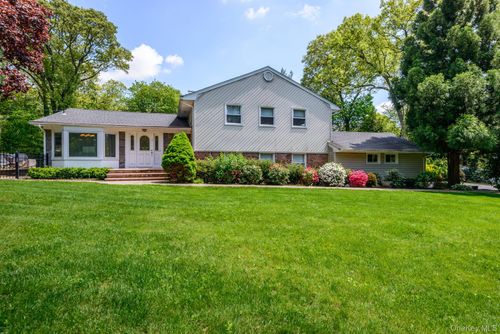 21 Kodiak Dr, Woodbury, NY, 11797-2704 | Card Image