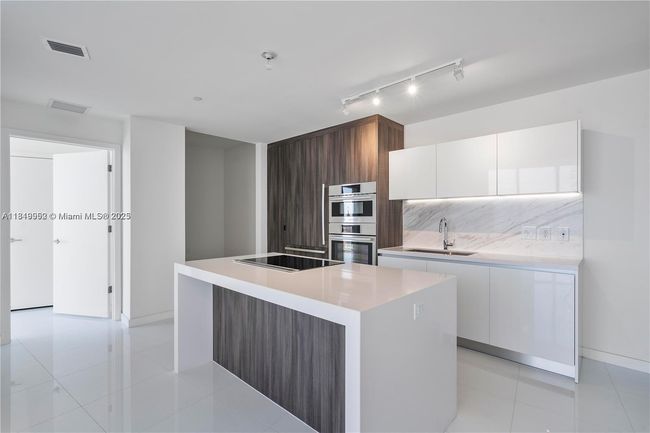 UNIT-909 - 851 Ne 1 St Ave, Condo with 3 bedrooms, 3 bathrooms and null parking in Miami FL | Image 14