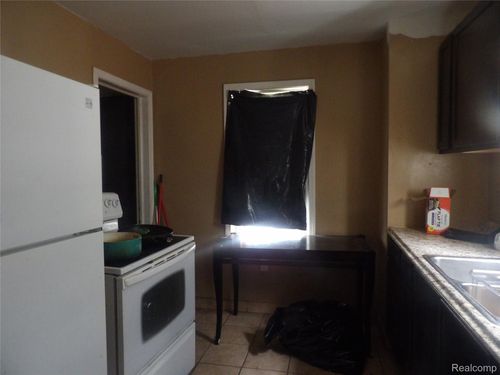 16150 Cruse St, Detroit, MI, 48235-4001 | Card Image