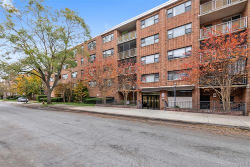 4m-100 Clinton Ave, Mineola, NY, 11501-2850 | Card Image