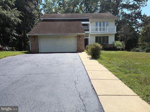 7811 Wendy Ridge Ln, ANNANDALE, VA, 22003-1443 | Card Image