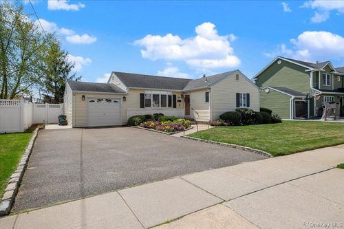 340 N Boston Ave, Massapequa, NY, 11758-1555 | Card Image