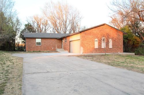 316 Sherman Dr, Newton, KS, 67114-4022 | Card Image