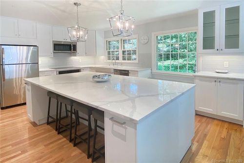 177 Brett Rd, Fairfield, CT, 06824-1718 | Card Image