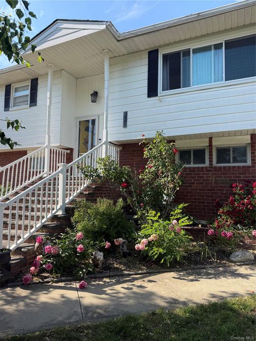 3009 Fishermans Rd, Baldwin, NY, 11510-4318 | Card Image
