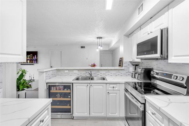 APT-206 - 12142 Saint Andrews Pl, Condo with 3 bedrooms, 2 bathrooms and null parking in Miramar FL | Image 8