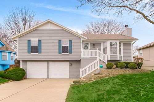 1300 Ne Magnolia St, Lee's Summit, MO, 64086-5840 | Card Image