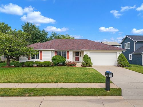 4421 N Oak St, Davenport, IA, 52806-4829 | Card Image