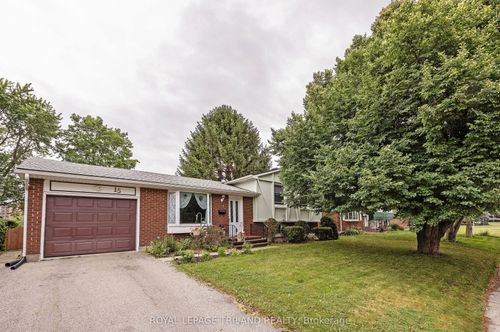 15 Confederation Dr, Saint Thomas, ON, N5P3P1 | Card Image