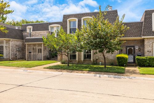 3020 Stonehenge Ln, Carrollton, TX, 75006-5212 | Card Image
