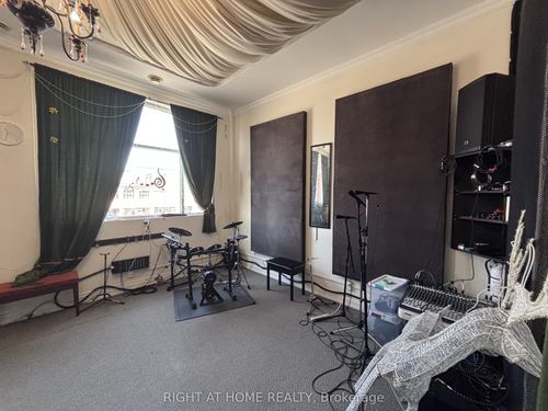 205-8791 Woodbine Ave, Markham, ON, L3R0P4 | Card Image