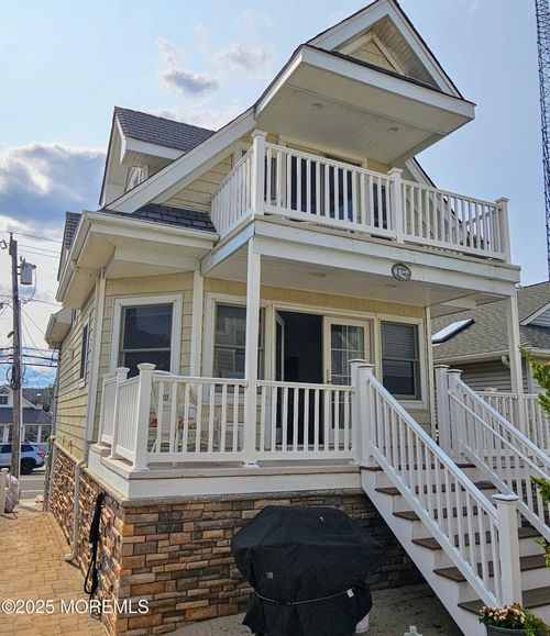 110 1st Ave, Manasquan, NJ, 08736-3313 | Card Image