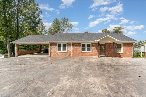 490 Oakland Dr, Elkin, NC, 28621-2926 | Card Image