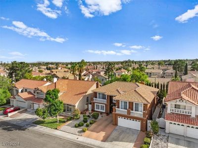 8309 Aqua Spray Avenue, House other with 5 bedrooms, 3 bathrooms and null parking in Las Vegas NV | Image 2