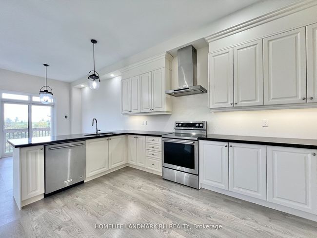 28 Elyse Crt, House attached with 4 bedrooms, 3 bathrooms and 2 parking in Aurora ON | Image 5