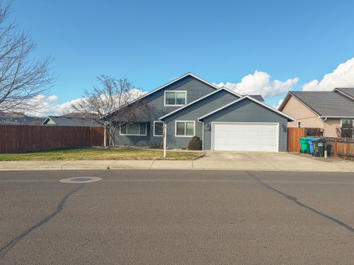 1017 Havenwood Dr, Eagle Point, OR, 97524-9593 | Card Image