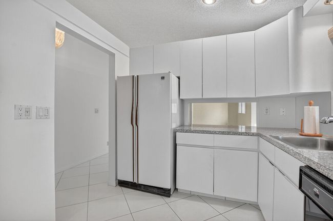 8129 Springtree Rd, Condo with 2 bedrooms, 2 bathrooms and null parking in Boca Raton FL | Image 14