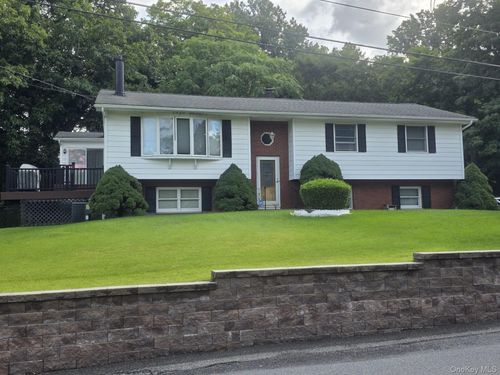 7 Townsend Pl, Chester, NY, 10918-2417 | Card Image