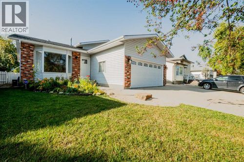 9505 63 Ave, Grande Prairie, AB, T8W2G1 | Card Image