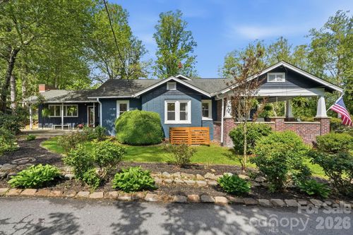 127 Erkwood Dr, Hendersonville, NC, 28739-6256 | Card Image