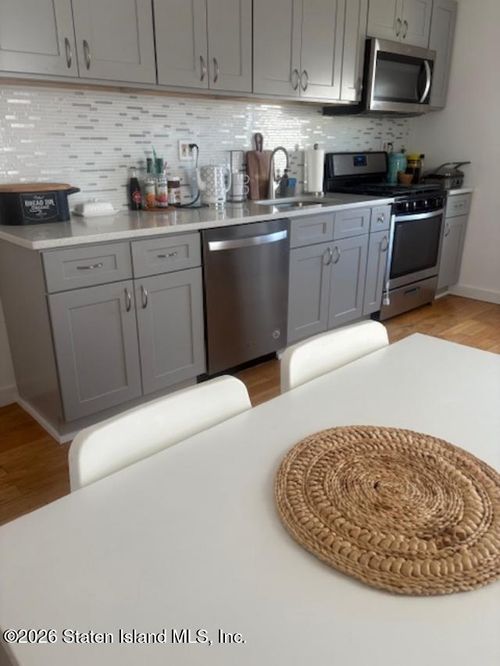 290 Lamport Blvd, Staten Island, NY, 10305-3504 | Card Image