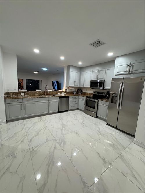 2900-2900 Hidden Harbour Ct, Fort Lauderdale, FL, 33312-3578 | Card Image