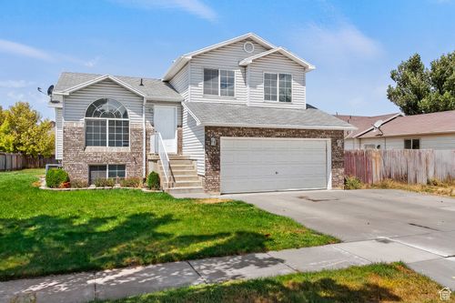 1657 N 2225 W, Clinton, UT, 84015-7979 | Card Image