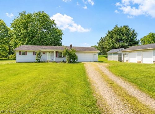 9754 Stonecreek Rd, Newcomerstown, OH, 43832-9118 | Card Image