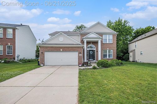 894 Canyon Creek Dr, Holly, MI, 48442-1560 | Card Image