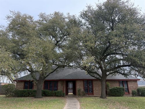 1115 Green River Trl, Cleburne, TX, 76033-6114 | Card Image