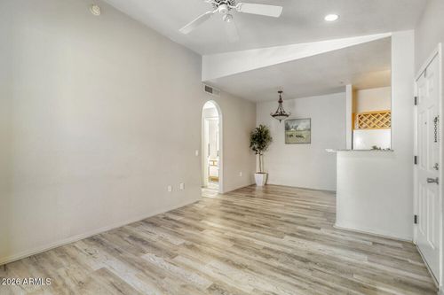 2074-2929 W Yorkshire Dr, Phoenix, AZ, 85027-3949 | Card Image