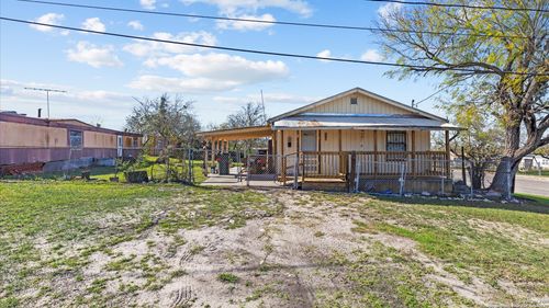 217 N Park Ave, Karnes City, TX, 78118-2819 | Card Image