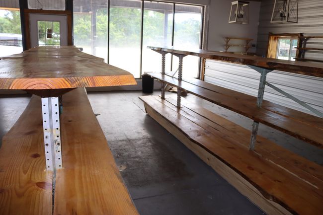 lots of shelf space in front room | Image 9