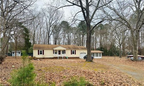 211 Red Oak Ct, Smithfield, VA, 23430-2944 | Card Image