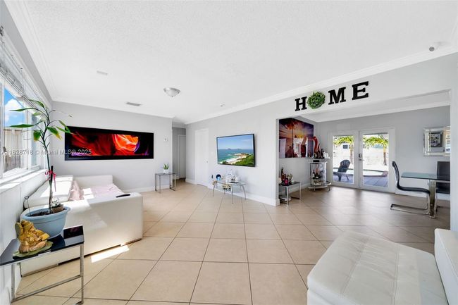 0 - 1360 W 4 Th Ln, House other with 3 bedrooms, 3 bathrooms and null parking in Hialeah FL | Image 5
