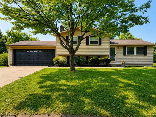 4566 Chatwood Dr, Stow, OH, 44224-1956 | Card Image