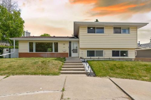 5308 Barrett Dr Nw, Calgary, AB, T2L1W3 | Card Image